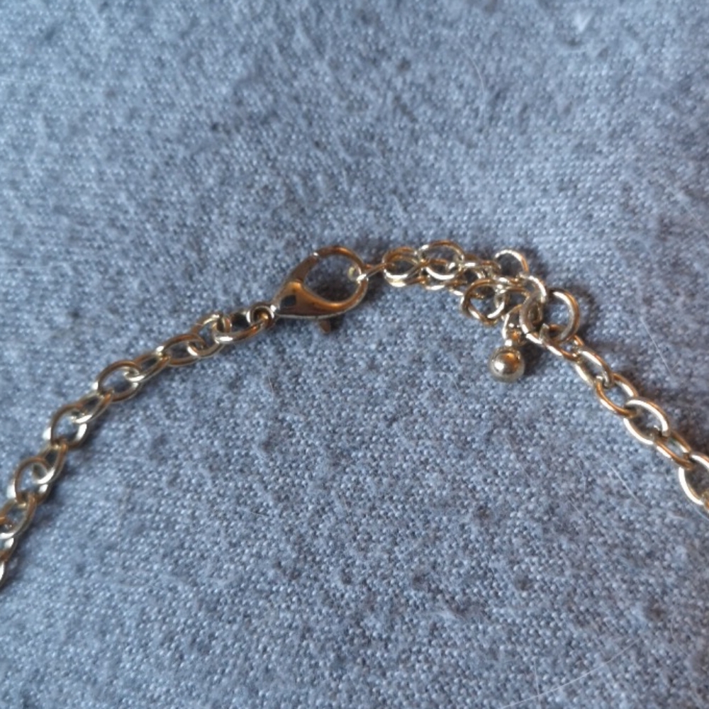 Iridescent statement necklace - Picture 3 of 3